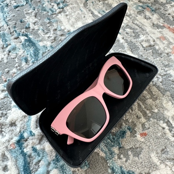 BALENCIAGA PINK BARBIE SUNGLASSES NEW - Picture 3 of 8